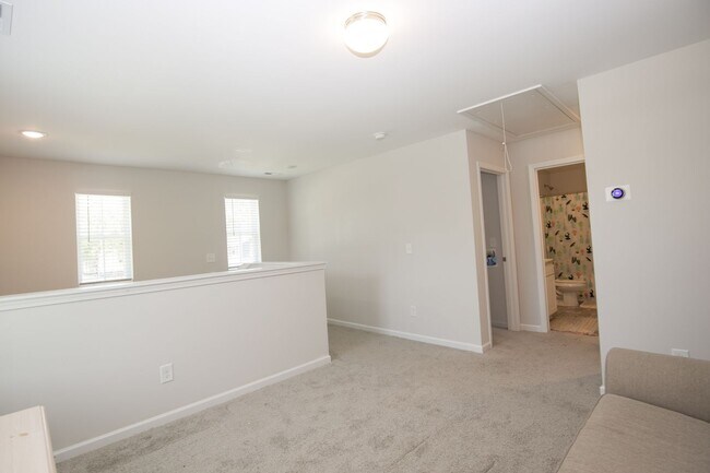 Building Photo - Coming up soon!!!!Centric beautiful proper...
