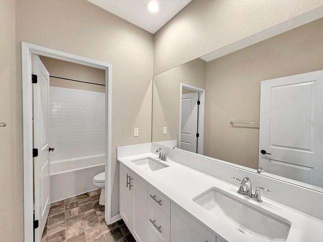 Building Photo - Charming 4BR/3BA Two-Story house with Atta...