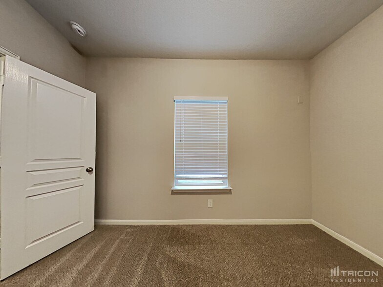 Building Photo - 8930 Holland Pk