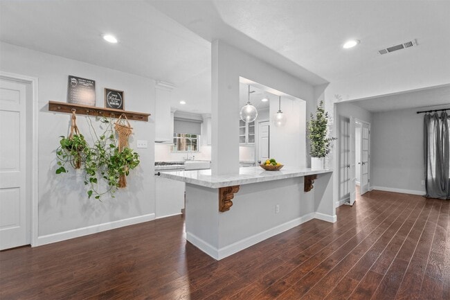 Building Photo - 602 Aldersgate Ct