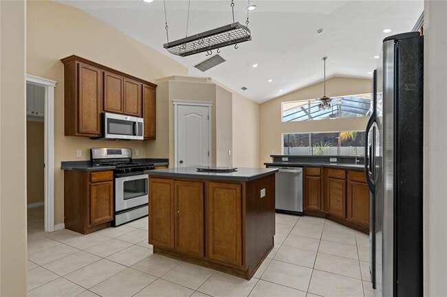 Building Photo - 8211 Canyon Creek Way