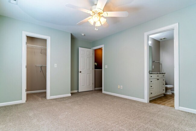 Building Photo - Move-In Ready End-Unit Townhome with Two Private Suites in the Heart of Rolesville!
