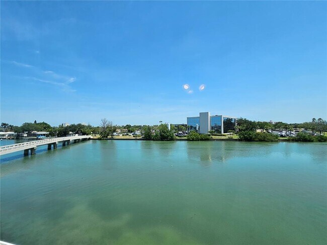 Building Photo - 7425 Bay Island Dr S