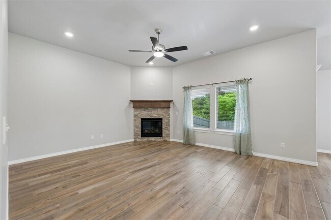 Building Photo - 16129 Villa Valeria Way