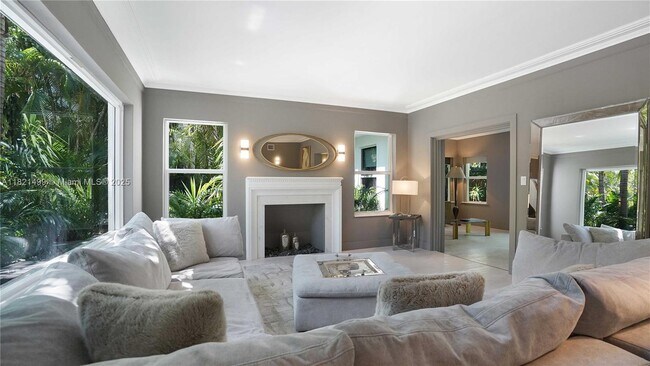 Building Photo - 5650 Pine Tree Dr