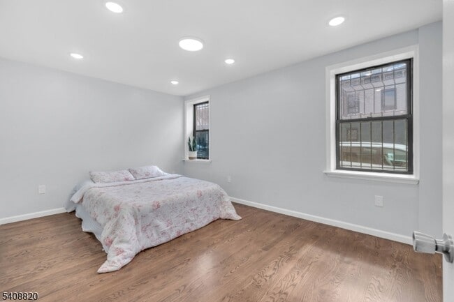 Building Photo - 4 1st St