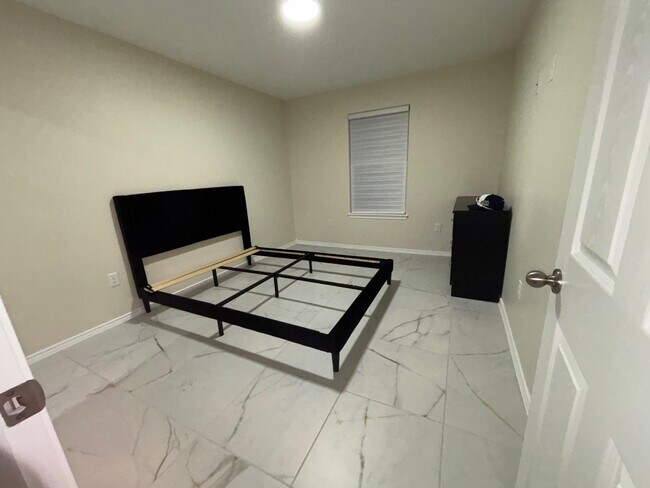 Building Photo - 5821 Colegio Ln