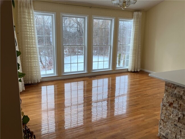 Building Photo - 120 Hummingbird Way