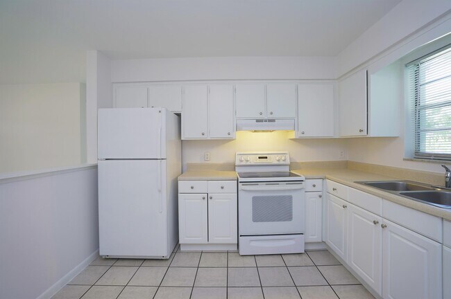 Building Photo - 1193 S Alhambra Cir
