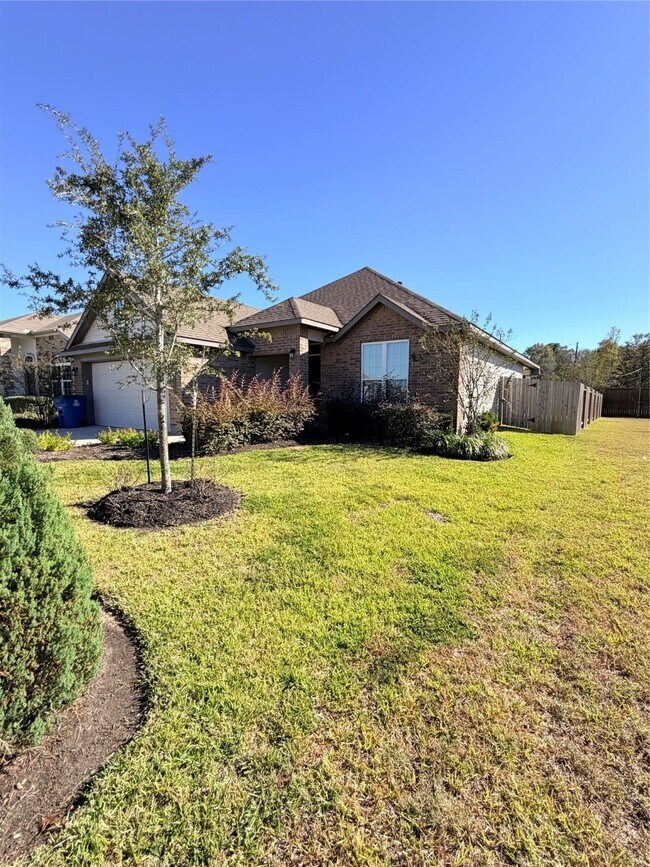 Building Photo - 204 Shoreview Dr