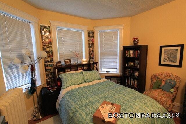 Building Photo - 447 Park Dr