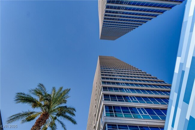 Building Photo - 4525 Dean Martin Dr