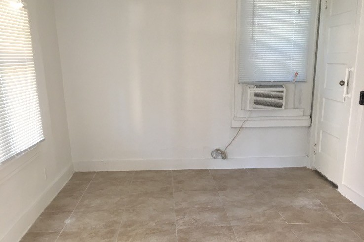 living room - 932 Newton Ave S