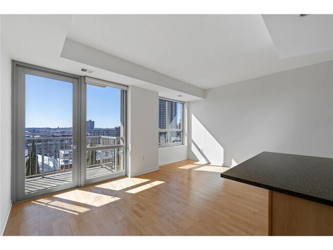 Building Photo - 929 Portland Ave