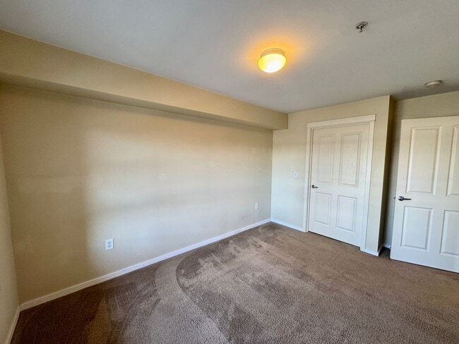 Building Photo - 118 107th Ave NE