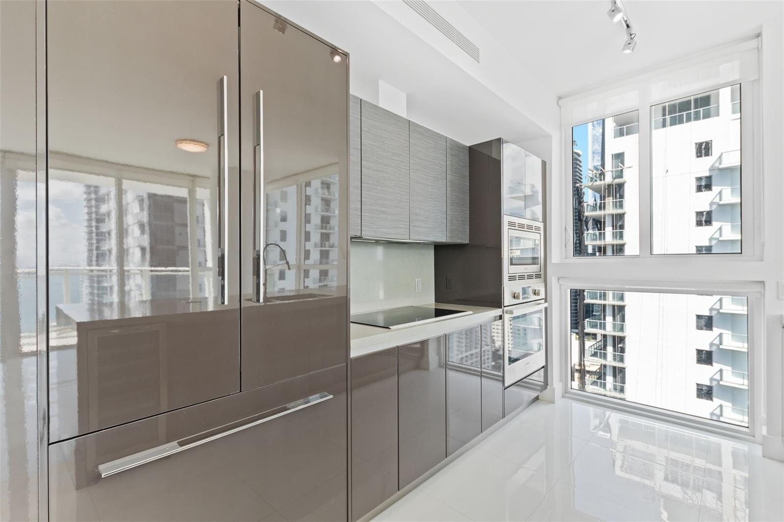 Building Photo - 1080 Brickell Ave