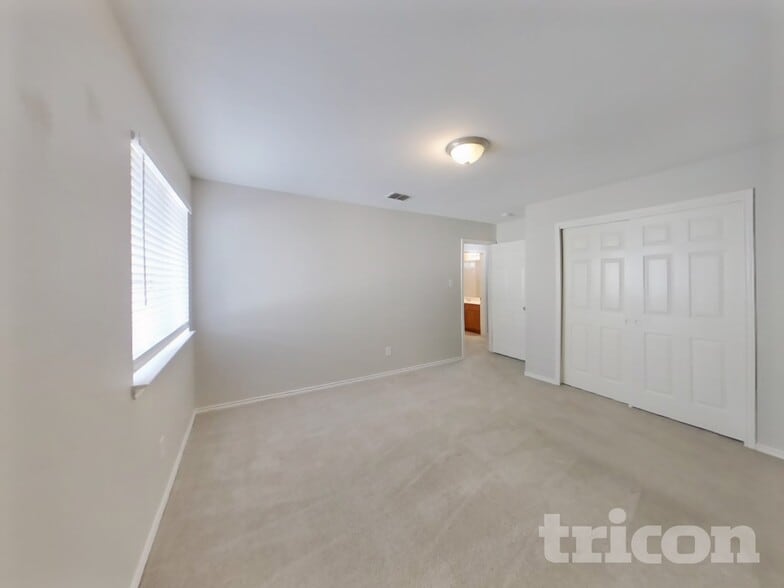 Building Photo - 10411 Trotters Bay