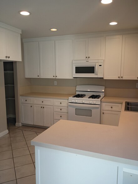 Kitchen with lot of storage area - 19221 Sherman Way