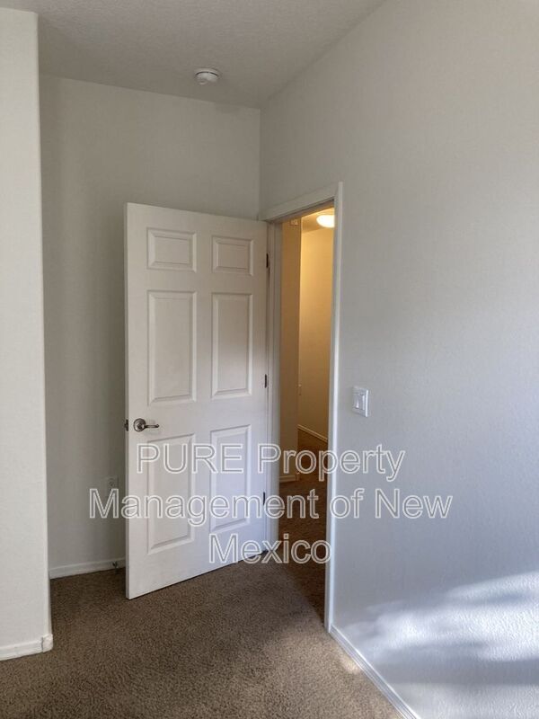 Building Photo - 601 Menaul Blvd NE