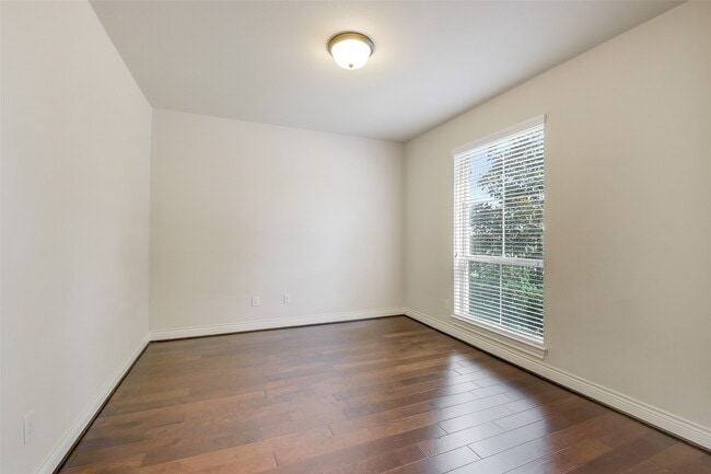 Building Photo - 27906 Colonial Point Dr