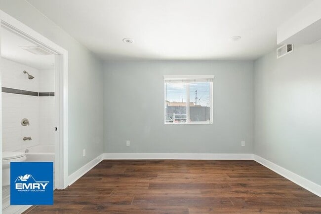 Building Photo - Gorgeous 3 Bd 2 Ba Duplex for Rent!