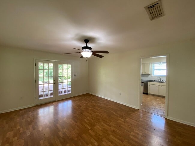 Building Photo - 619 Baird Dr