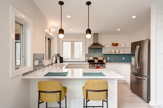 Building Photo - 90 Meadow Ln