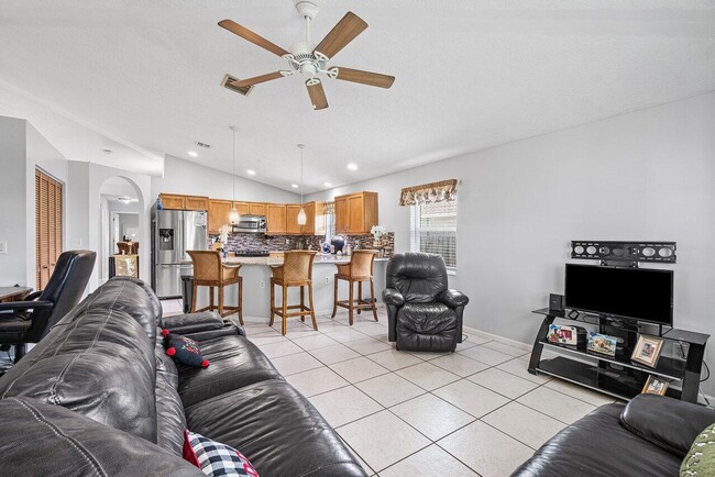 Building Photo - 7600 Cocoanut Dr