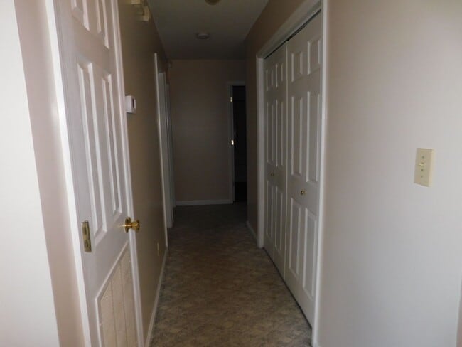 Building Photo - 3 Bedroom Home in Pebble Creek Subdivision
