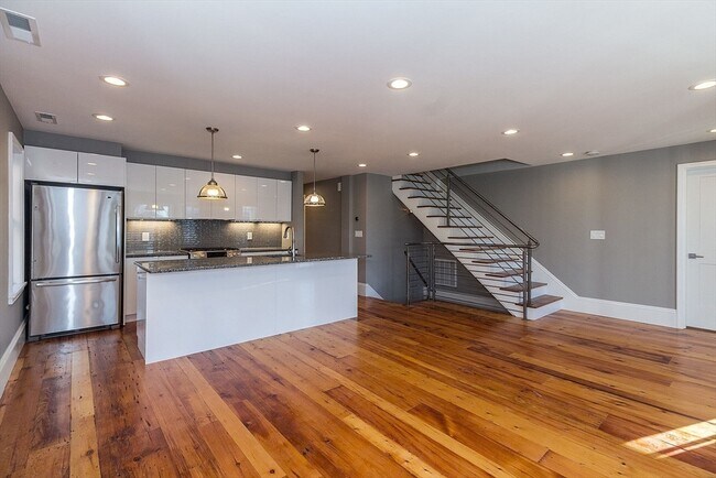 Building Photo - 150-152 Huron Ave