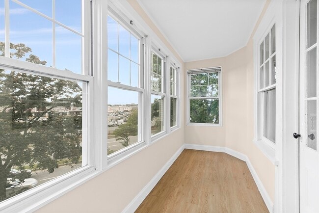 Building Photo - 723-725 Fellsway