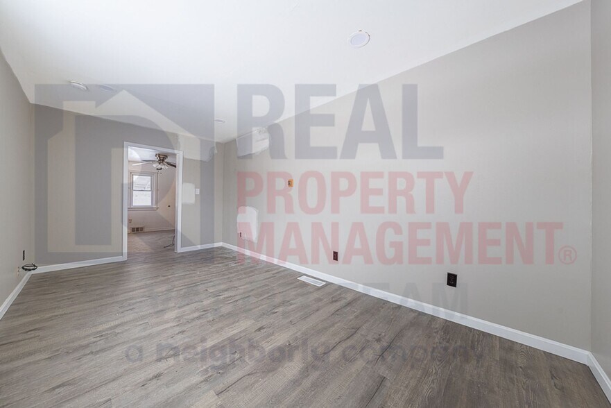 Building Photo - 5066 Newton Falls Rd