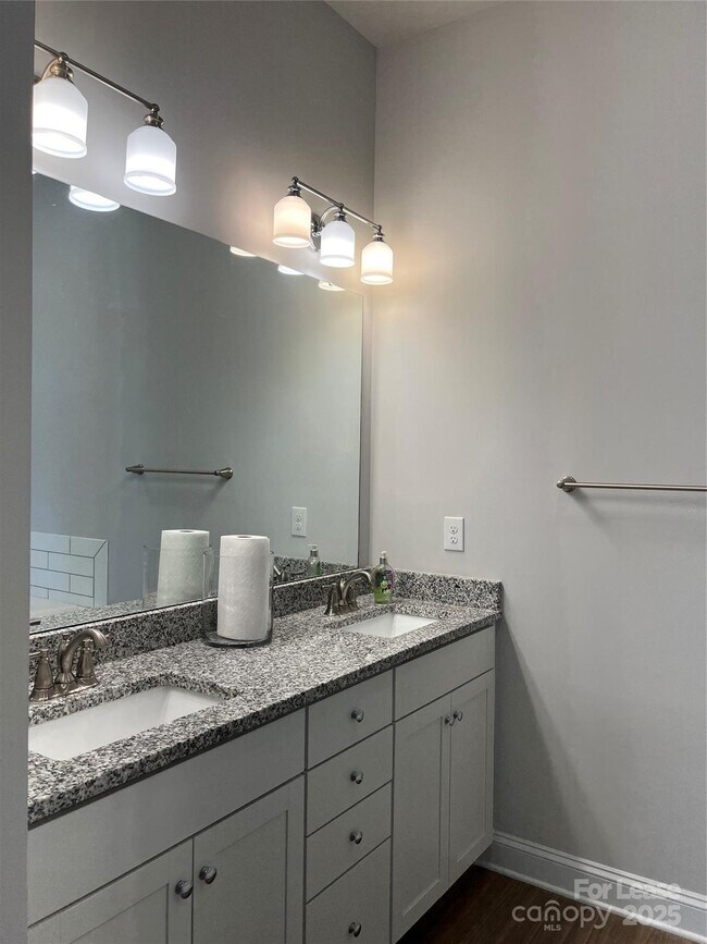 Building Photo - 9735 Briarwick Ln