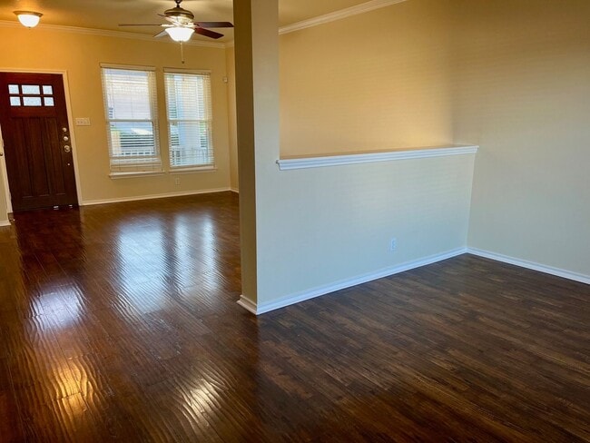 Building Photo - *Fantastic Home in Great Stone Oak Location*