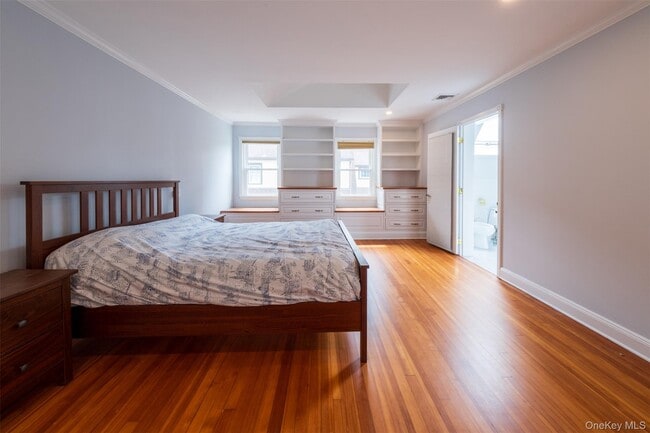 Building Photo - 217 Larchmont Ave