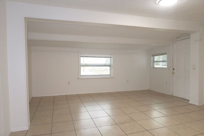 Building Photo - 4829 6th St