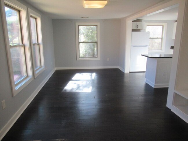 Building Photo - Burson Ave. 627C