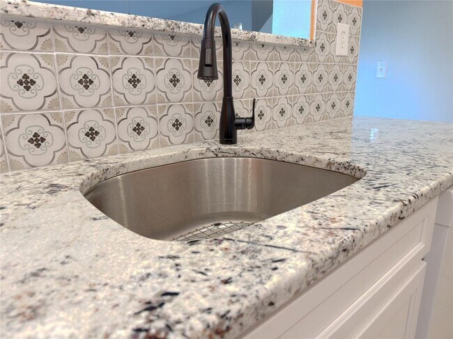 Building Photo - 824 Padua Ln