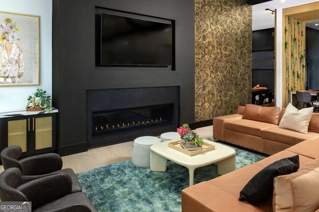 Building Photo - 5617 Oak St