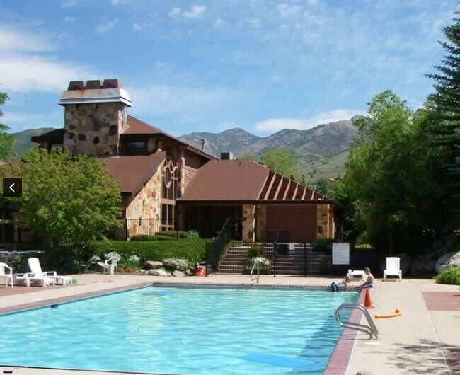 Building Photo - 3615 N Wolf Creek Dr