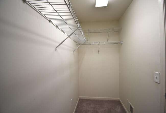 Building Photo - 44725 Ellery Ln