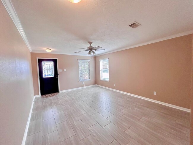 Building Photo - 803 Sweet Flower Dr