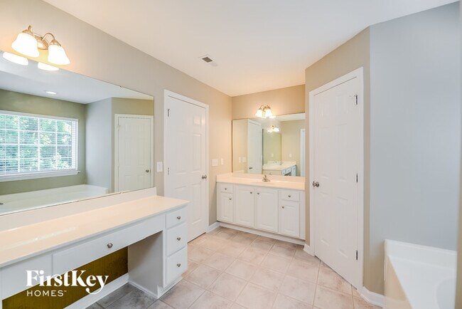 Building Photo - 4594 Ramseur Dr