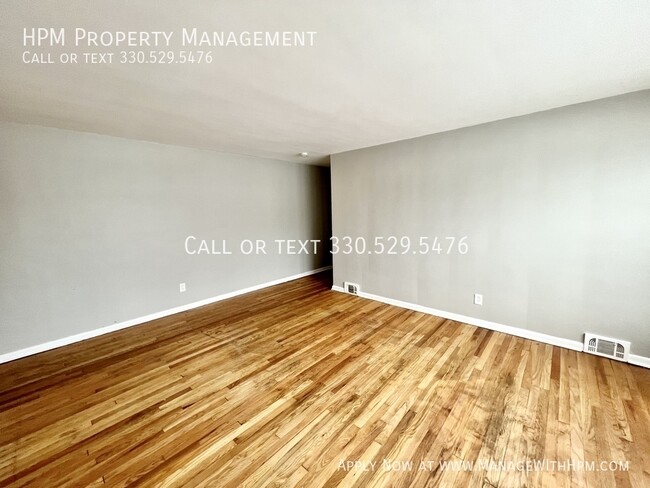 Building Photo - Remodeled one-bedroom apartment. First mon...