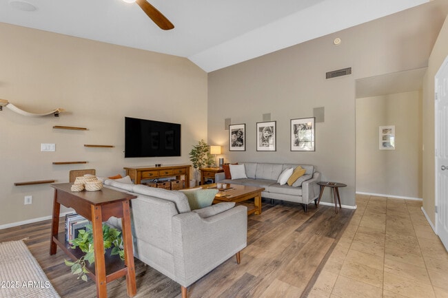 Building Photo - 1823 W Remington Dr