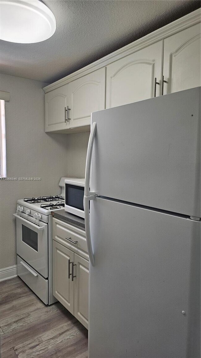 Building Photo - 3800 SW 102nd Ave