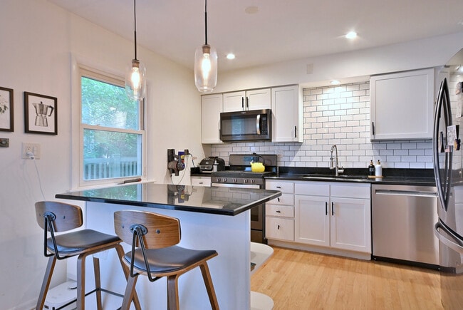 Building Photo - 7324 N Bell Ave