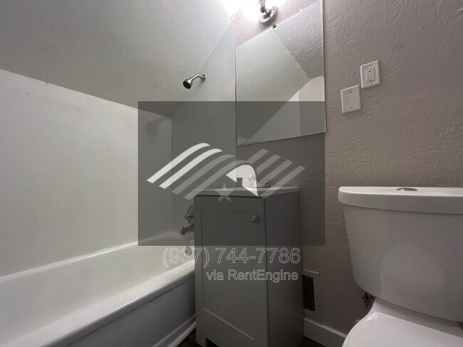 Building Photo - 1548 Lingo St