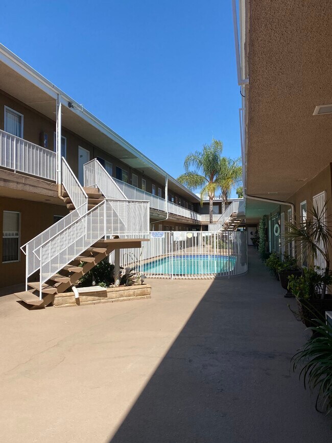 Primary Photo - 5457 Laurel Canyon Blvd