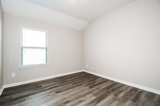 Building Photo - 6265 Thunderwing Dr